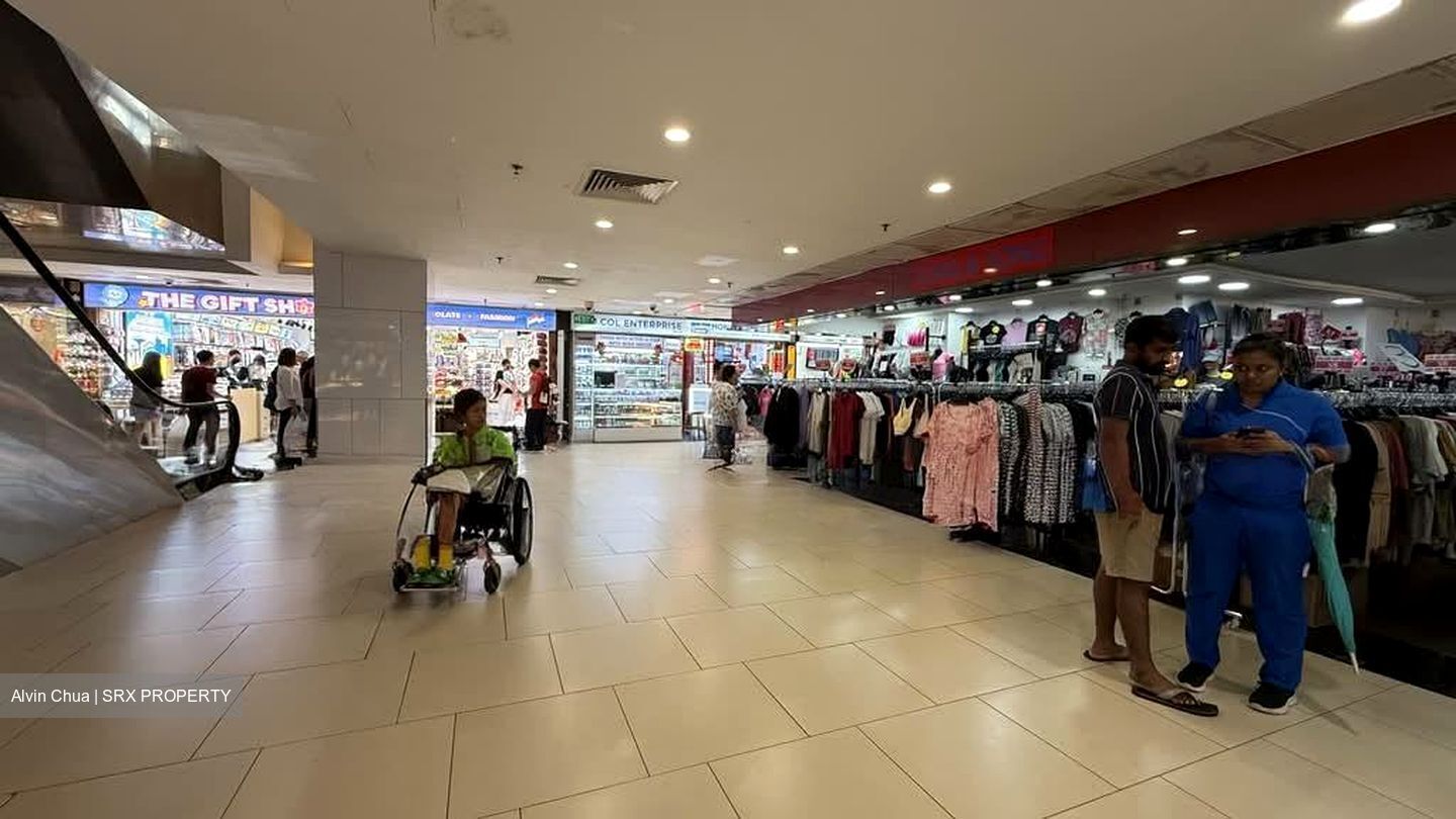 Lucky Plaza (D9), Shop House #628800501